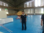 組合長と会場設営.jpg 組合長と会場設営.jpg